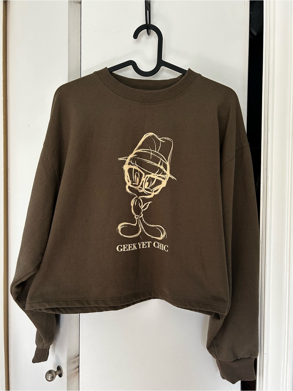 Brown 'Geek Yet Chic' Graphic Cropped Sweatshirt